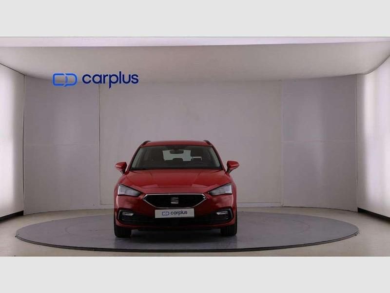 Usado Seat Leon Style 110 CV (80 kW) 2023 Rojo Utilitario