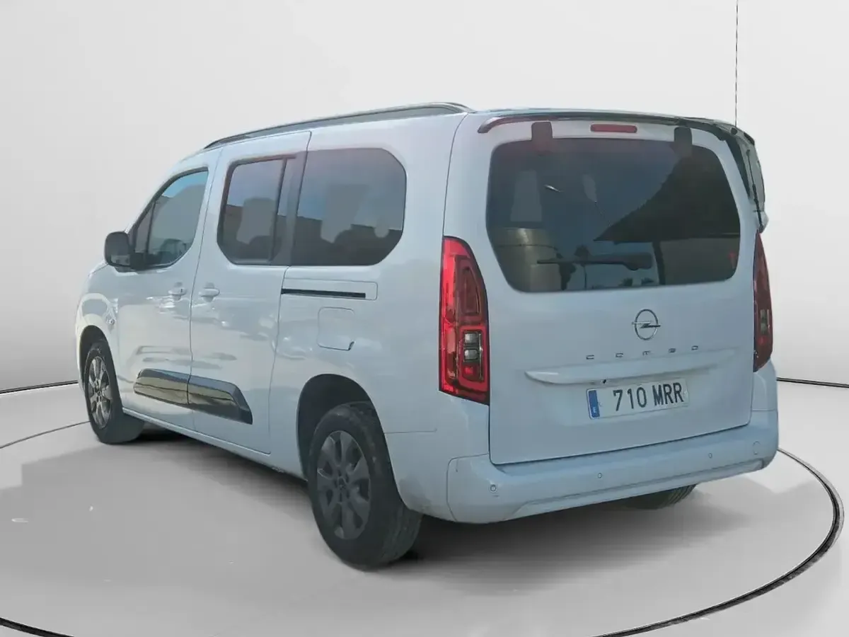 Usado Opel Combo Innovation 130 CV (95 kW) 2024 Blanco Monovolumen