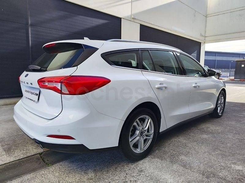 Usado Ford Focus Trend 120 CV (88 kW) 2019 Blanco Familiar