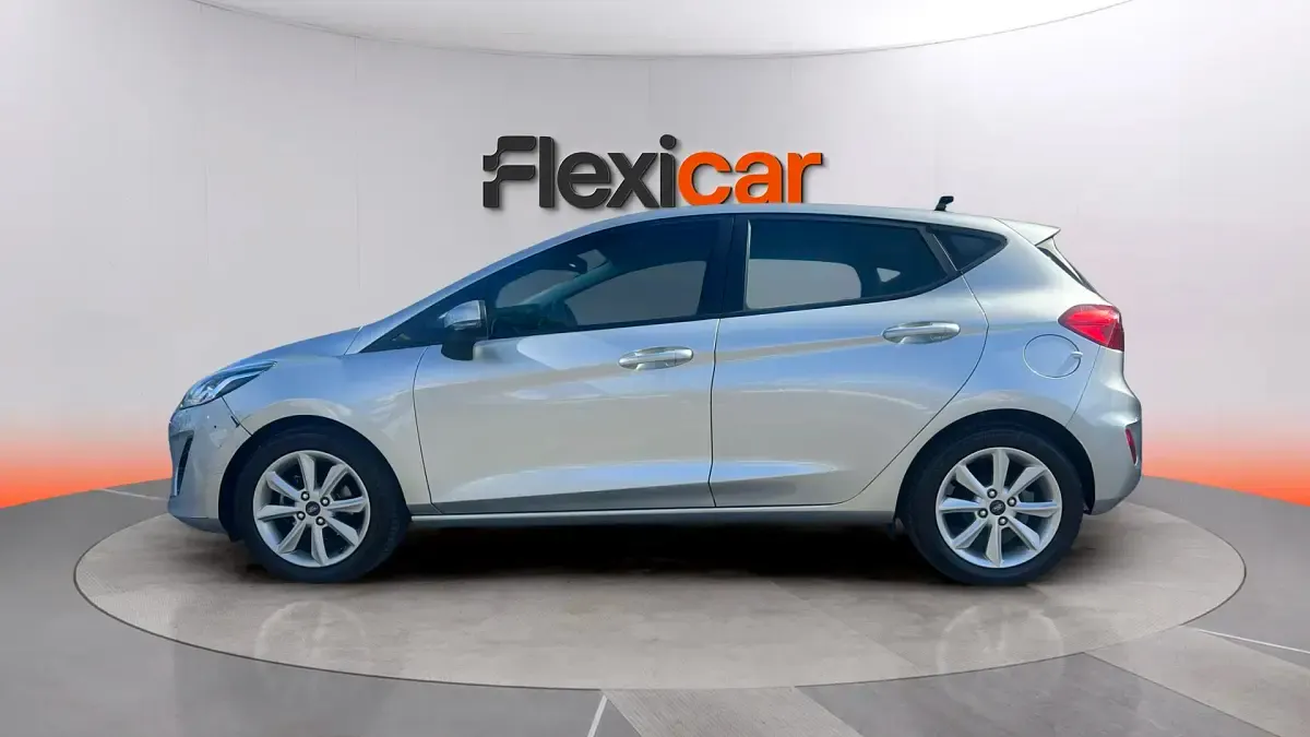 Usado Ford Fiesta Trend 75 CV (55 kW) 2021 Gris Utilitario