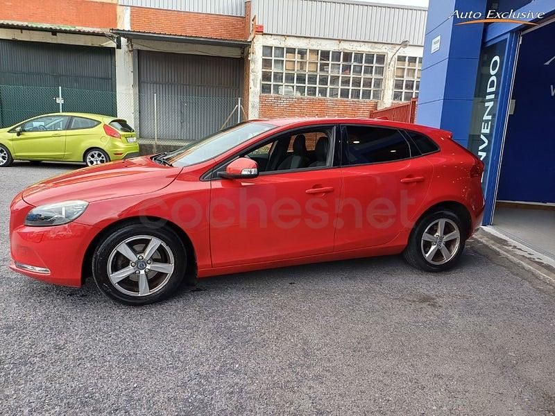 Usado Volvo V40 Kinetic 120 CV (88 kW) 2016 Rojo Berlina