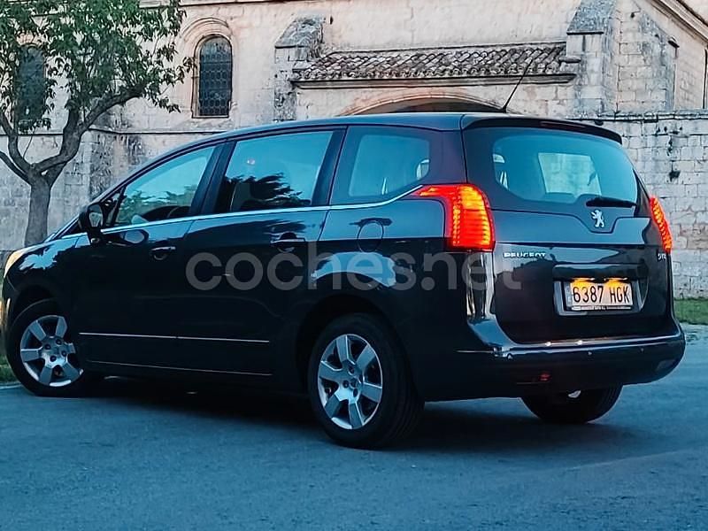 Usado Peugeot 5008 Premium 112 CV (82 kW) 2011 Negro Monovolumen