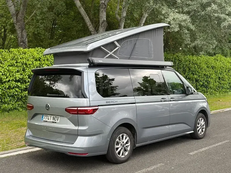 Usado VW California Beach 150 CV (110 kW) 2025 Gris / plata Van