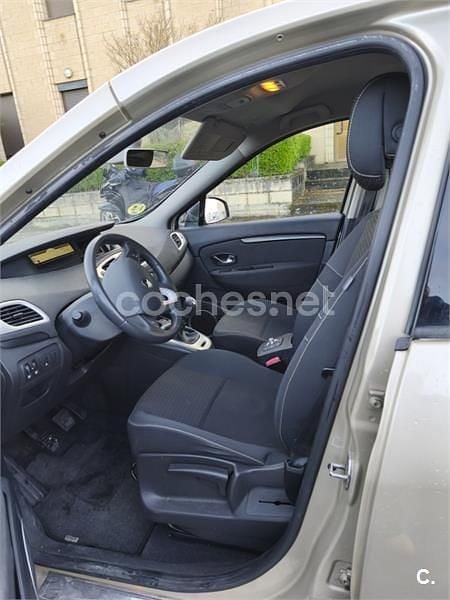 Usado Renault Scénic III 110 CV (80 kW) 2010 Beige Monovolumen