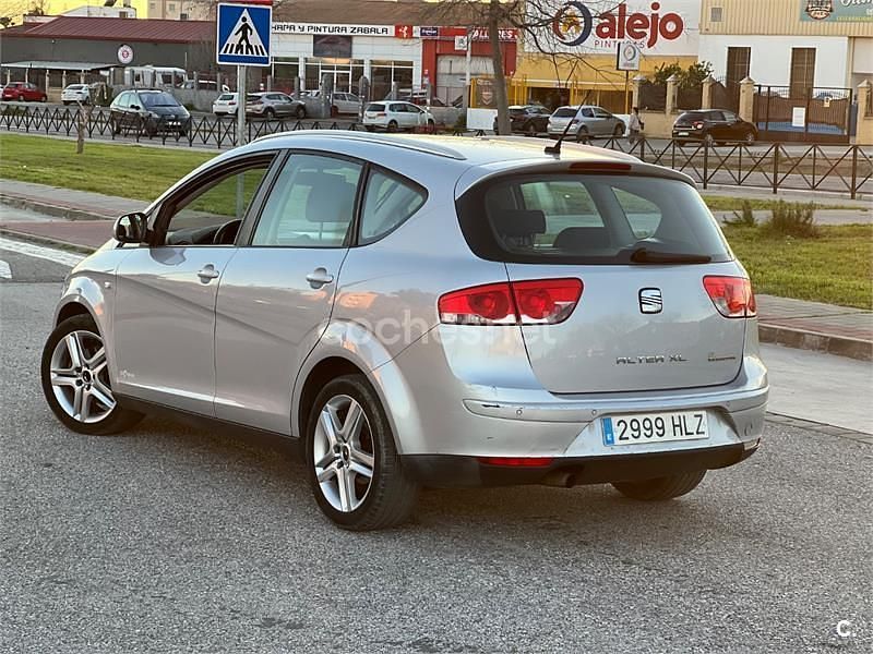 Usado Seat Altea XL Style 105 CV (77 kW) 2012 Gris / plata Monovolumen