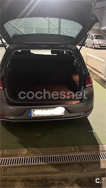 Usado VW Golf Sportsvan Advance 125 CV (91 kW) 2017 Gris / plata Monovolumen