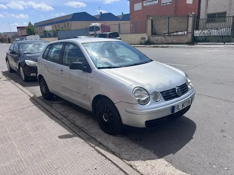 Używany VW Polo Highline 75 KM (55 kW) 2004 Szary Hatchback