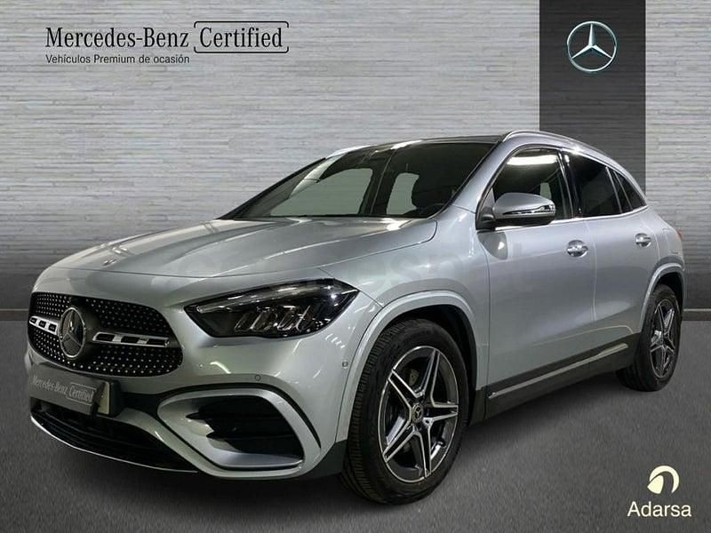 Usado Mercedes GLA200 AMG line 150 CV (110 kW) 2025 Plata hightech SUV