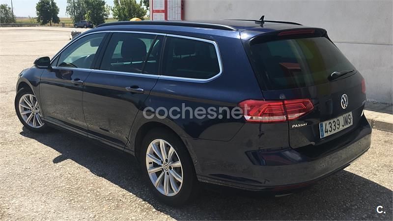 Azul Usado 2016 VW Passat Advance Familiar | 10.900 € (Precio justo) - Imagen 1/4