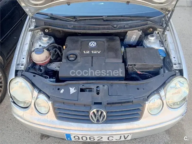 Usado VW Polo Conceptline 65 CV (47 kW) 2003 Gris / plata Berlina