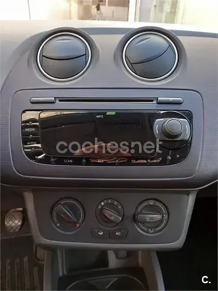 Usado Seat Ibiza Style 85 CV (62 kW) 2011 Blanco Berlina