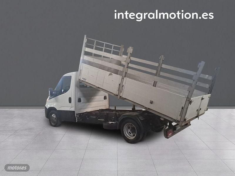 Usado Iveco Daily 150 CV (110 kW) 2017 Blanco Van