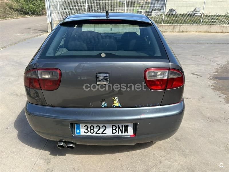 Usado Seat Leon 110 CV (80 kW) 2001 Gris / plata Utilitario