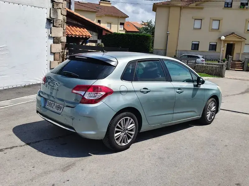 Usado Citroën C4 92 CV (67 kW) 2011 Verde Berlina