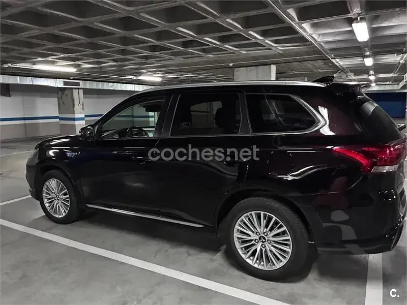 Usado Mitsubishi Outlander P-HEV 224 CV (164 kW) 2019 Negro SUV