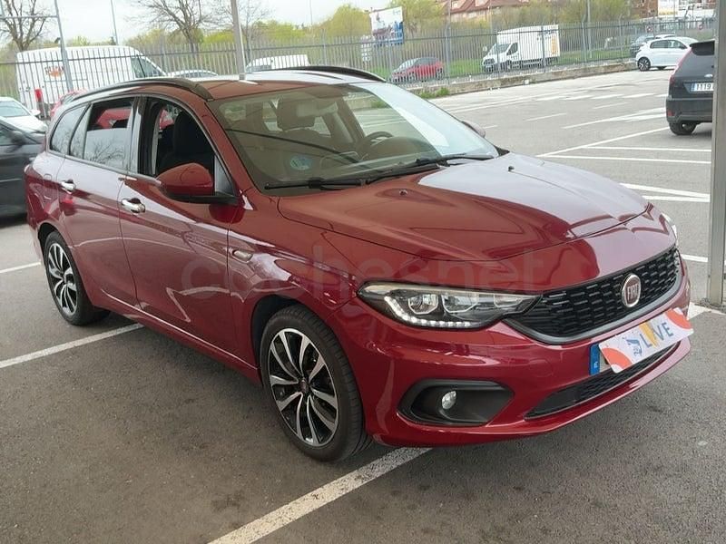 Usado Fiat Tipo Lounge 120 CV (88 kW) 2019 Granate Familiar