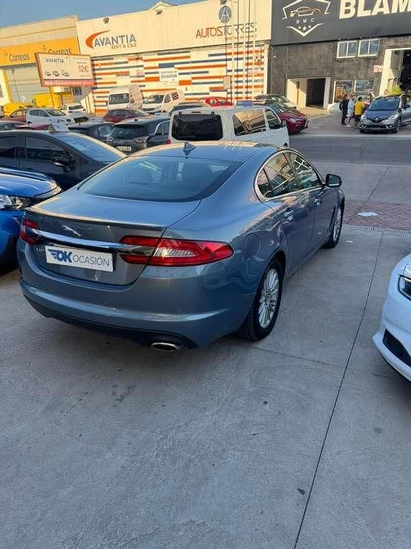 Usado Jaguar XF Sportbrake Premium Luxury 200 CV (147 kW) 2013 Azul Familiar