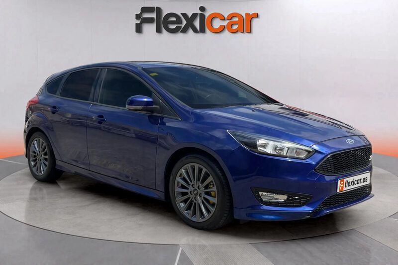 Azul Usado 2017 Ford Focus ST-Line Berlina | 14.090 € (Un poco caro) - Imagen 1/4
