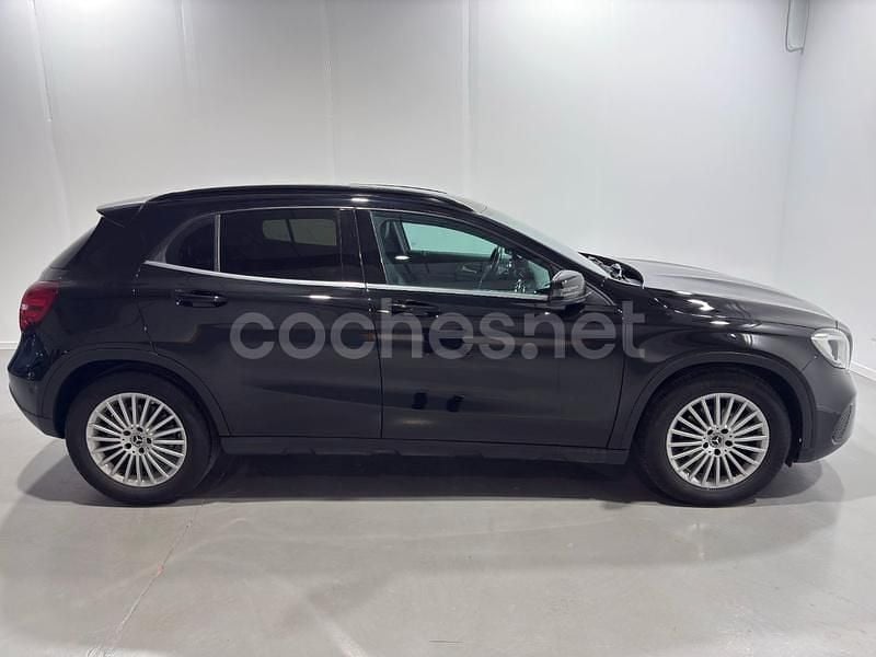 Usado Mercedes GLA180 122 CV (89 kW) 2020 Negro SUV
