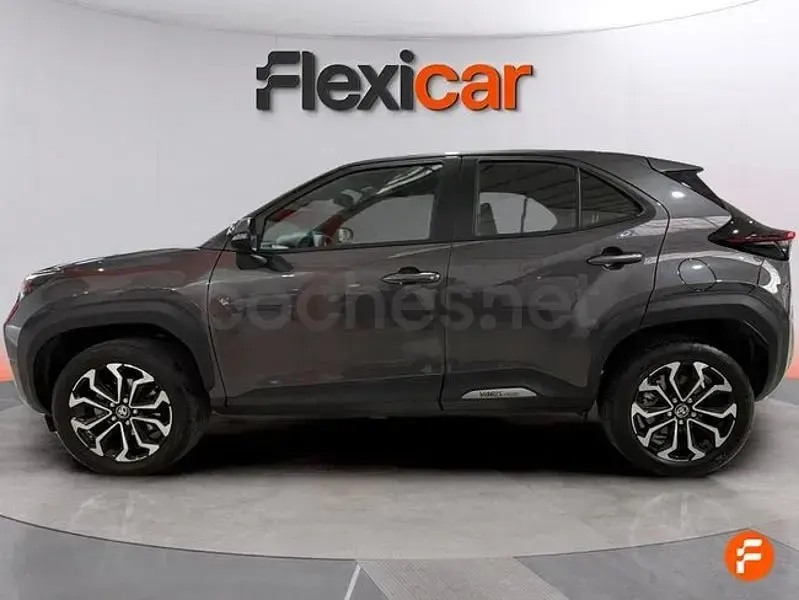 Usado Toyota Yaris Cross Style 116 CV (85 kW) 2022 Gris / plata SUV