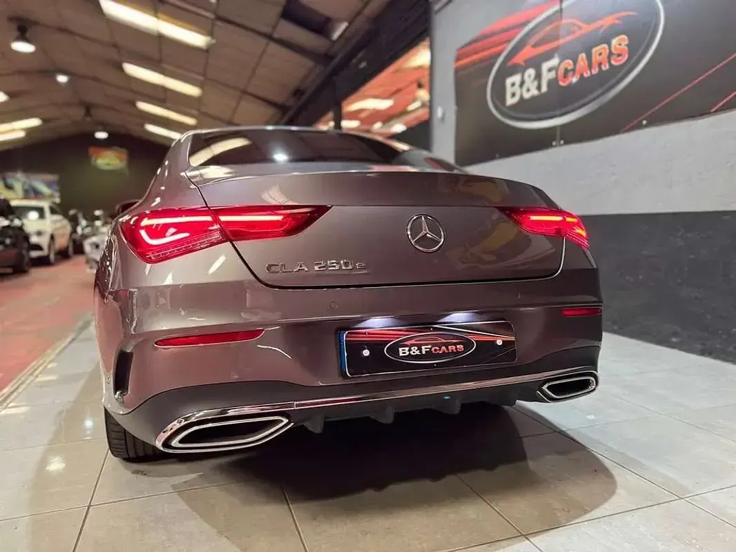 Usado Mercedes CLA250e 218 CV (160 kW) 2022 Gris Coupe