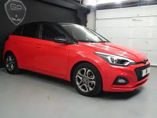 Usado Hyundai i20 99 CV (72 kW) 2020 Rojo Utilitario