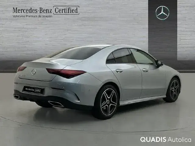Usado Mercedes CLA200 163 CV (119 kW) 2025 Plata hightech Berlina