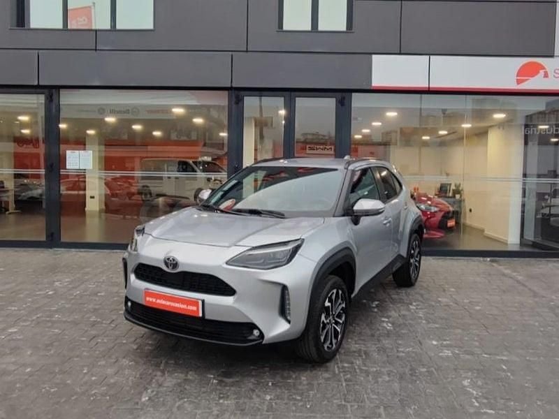 Usado Toyota Yaris Cross Active 116 CV (85 kW) 2024 Gris / plata SUV