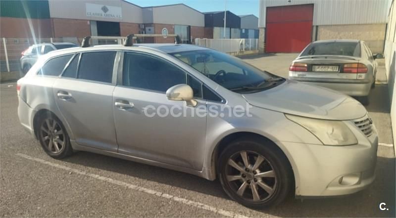 Usado Toyota Avensis Active 150 CV (110 kW) 2009 Gris / plata Familiar