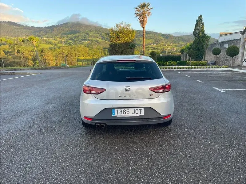 Usado Seat Leon FR 180 CV (132 kW) 2015 Gris / plata Berlina