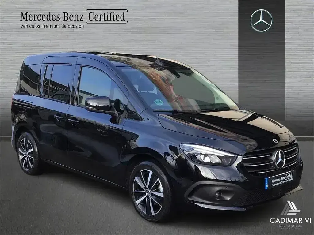 Käytetty Mercedes T180 116 HP (85 kW) 2025 Musta Tila-auto