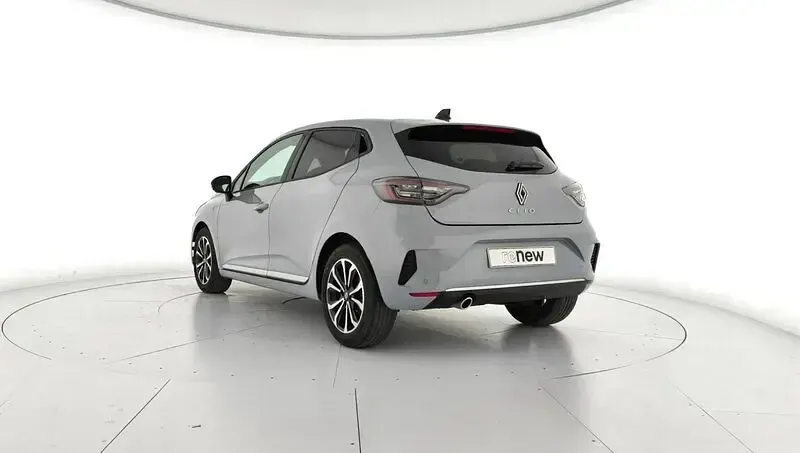 Usado Renault Clio V Techno 100 CV (73 kW) 2025 Gris Berlina