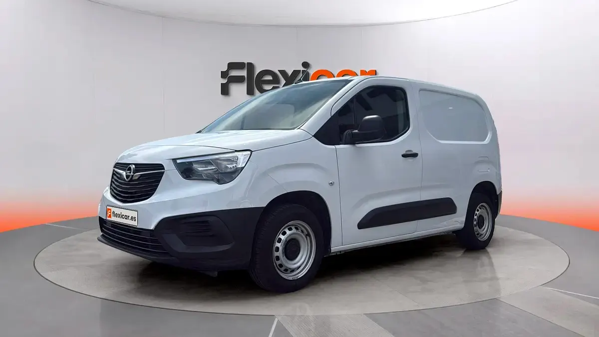 Usado Opel Combo Edition 102 HP (75 kW) 2023 Branco Monovolume
