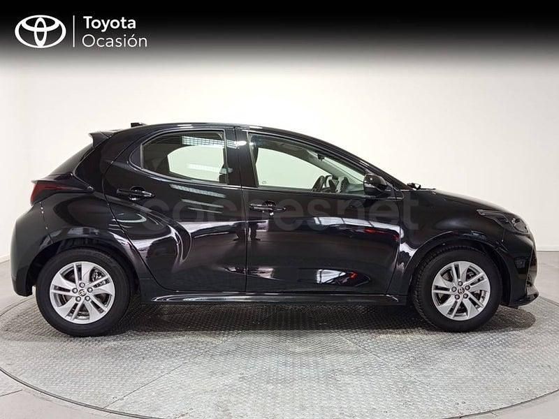 Usado Toyota Yaris Hybrid Business Edition 116 CV (85 kW) 2021 Negro Berlina