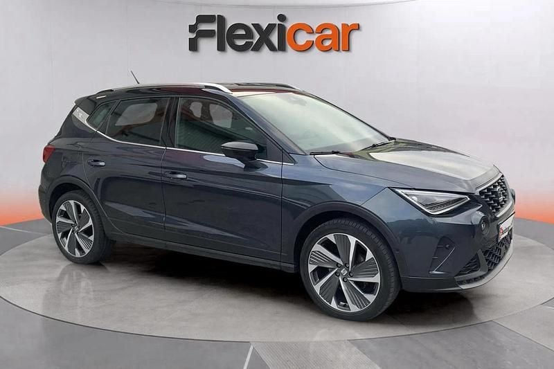 Gris Usado 2024 Seat Arona FR SUV | 19.990 € (Precio justo) - Imagen 1/4