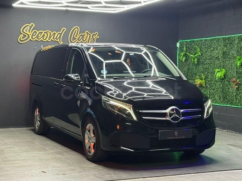Begagnad Mercedes V220 Avantgarde 163 HK (119 kW) 2021 Svart Minibuss