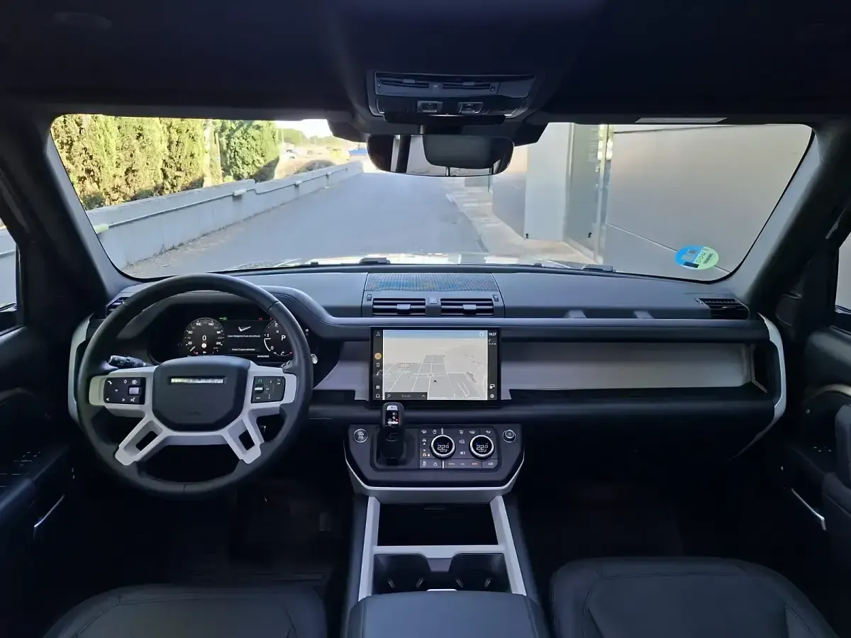 Usado Land Rover Defender HSE Dynamic 249 CV (183 kW) 2025 Marrón SUV
