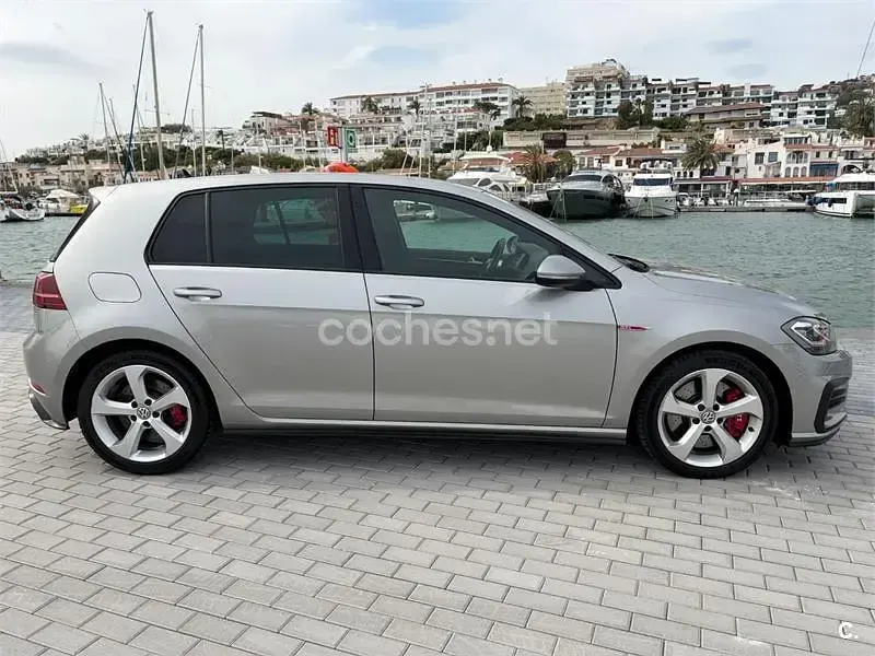Usado VW Golf VII GTI 245 CV (180 kW) 2019 Gris / plata Berlina