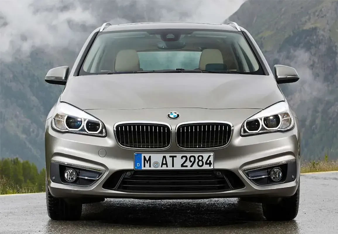 Käytetty BMW 218 Active Tourer 150 HP (110 kW) 2016 Valkoinen Tila-auto