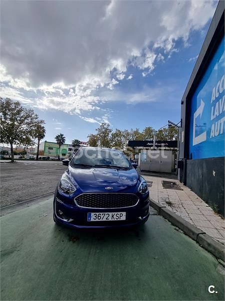 Usado Ford Ka Plus Ultimate 85 CV (62 kW) 2018 Azul Utilitario