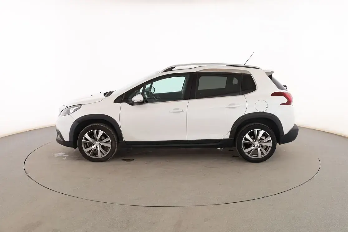 Usado Peugeot 2008 Allure 130 CV (95 kW) 2019 Blanco SUV