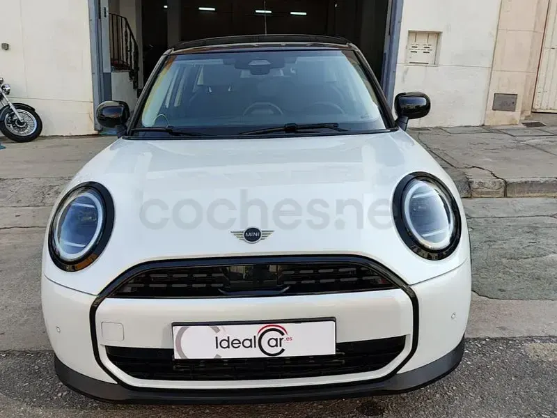 Usado Mini Cooper Classic 114 kW (156 CV) 2025 Blanco Utilitario