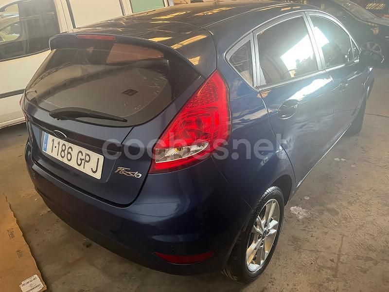 Usado Ford Fiesta Trend 82 CV (60 kW) 2010 Azul Utilitario
