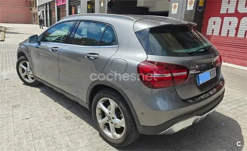 Usado Mercedes GLA200 156 CV (114 kW) 2017 Gris / plata SUV