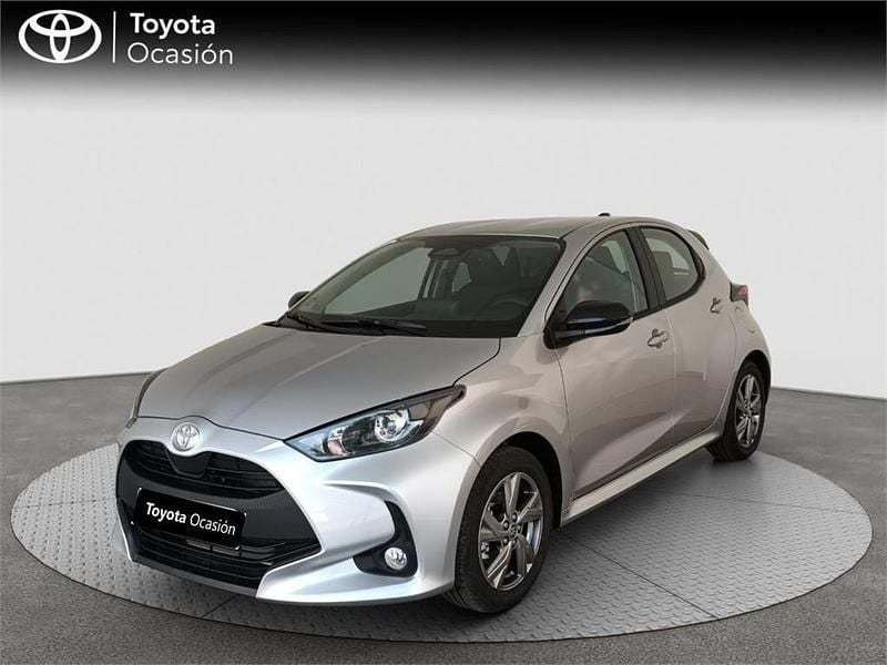 Gris Usado 2025 Toyota Yaris Hybrid Active Monovolumen | 22.650 € (Precio justo) - Imagen 1/4