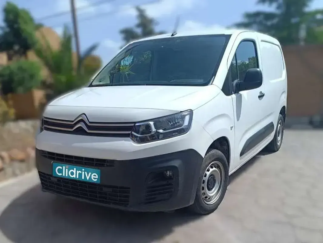 Usado Citroën Berlingo Feel 102 CV (75 kW) 2021 Blanco Monovolumen