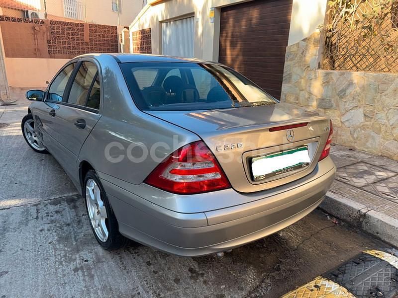 Usado Mercedes C220 Classic 150 CV (110 kW) 2004 Beige Berlina
