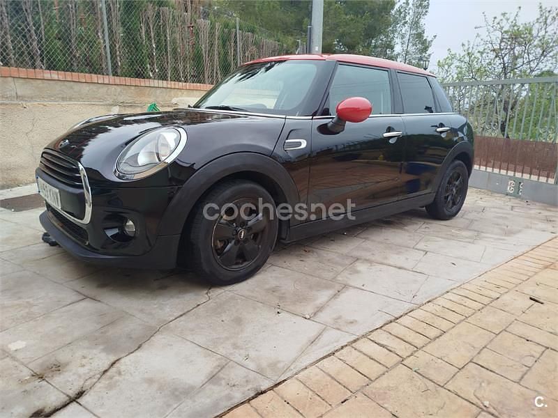 Usado Mini ONE 102 CV (75 kW) 2018 Negro Utilitario