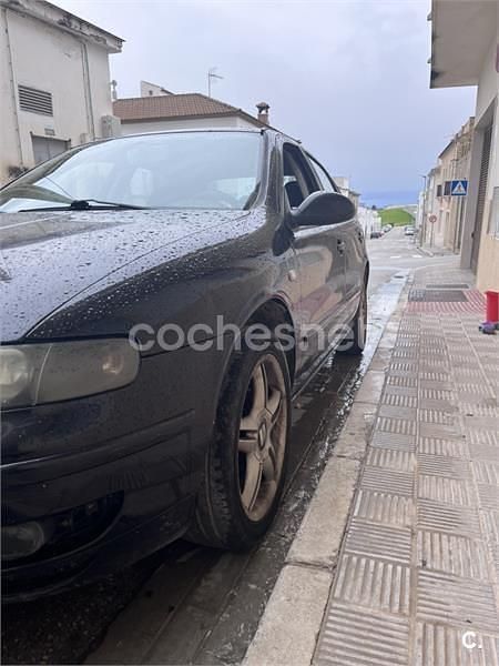 Usado Seat Leon 110 CV (80 kW) 2004 Negro Utilitario