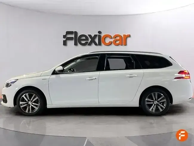 Usado Peugeot 308 SW Style 130 CV (95 kW) 2021 Blanco Familiar